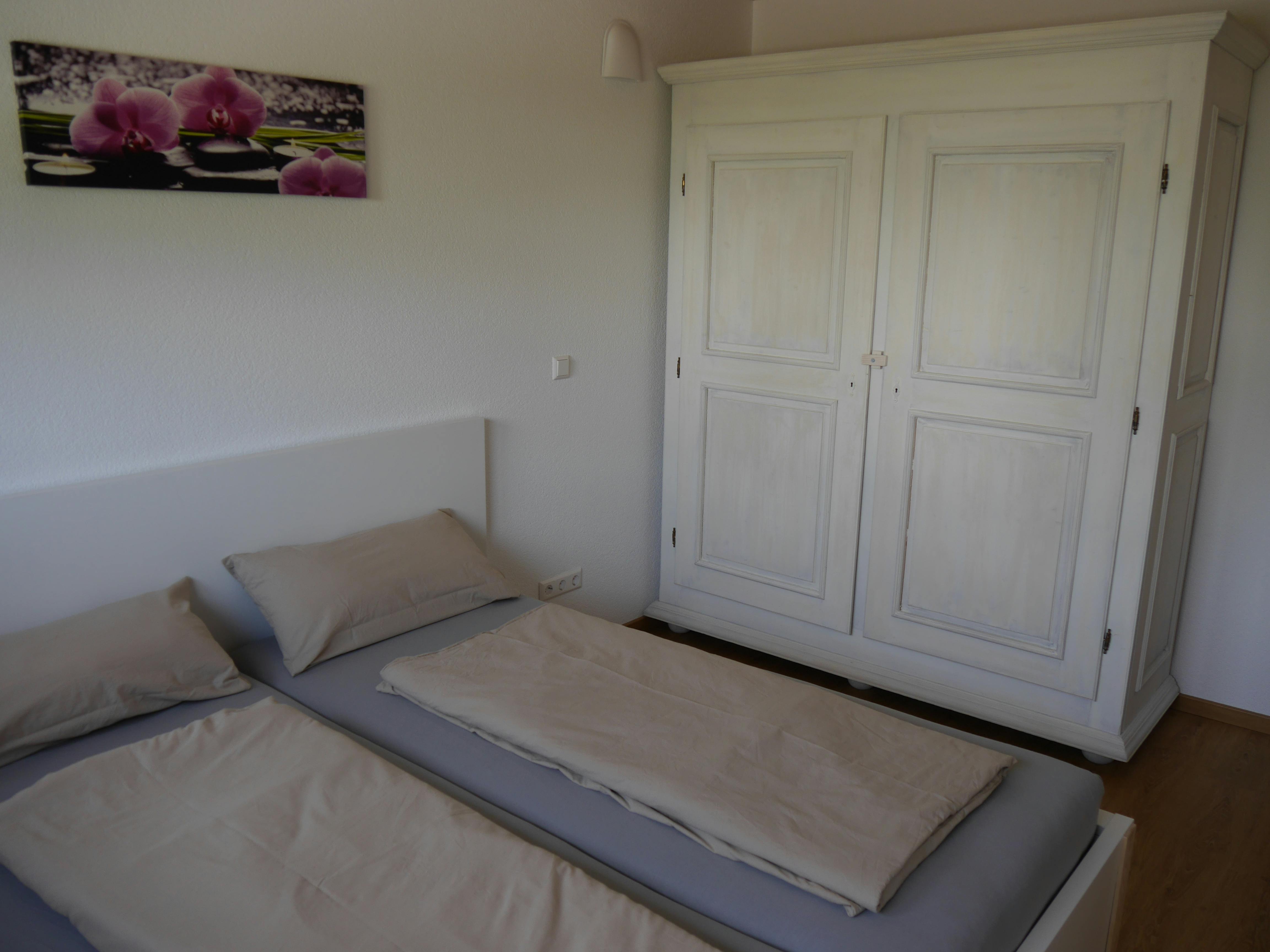 Schlafzimmer mit Doppelbett Ferienwohnung Bodensee-Südwind